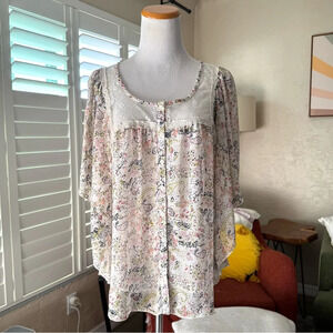 Love Squared paisley lace blouse